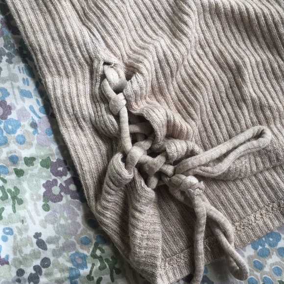 Urban outfitters tan ribbed crop top - Picture 3 of 3